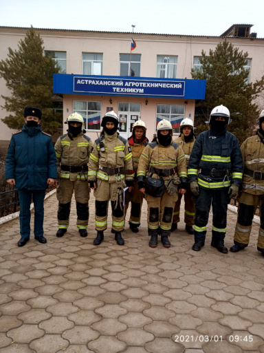 Проведены тренировочные пожарно-тактические занятия по тушению пожара в здании техникума и эвакуации пострадавших.
